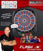 Ηλεκτρονικός Στόχος Darts Flash RB Sound 67974 με 4 Οθόνες Led, 28 Παιχνίδια, 131 Παραλλαγές, Φωνή Russ Bray, για 1–8 Παίκτες και 6 Βελάκια – Bull's - Image 2